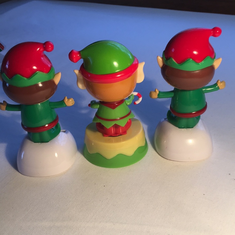Solar-Powered Dancing Elf - Picture 3 of 4